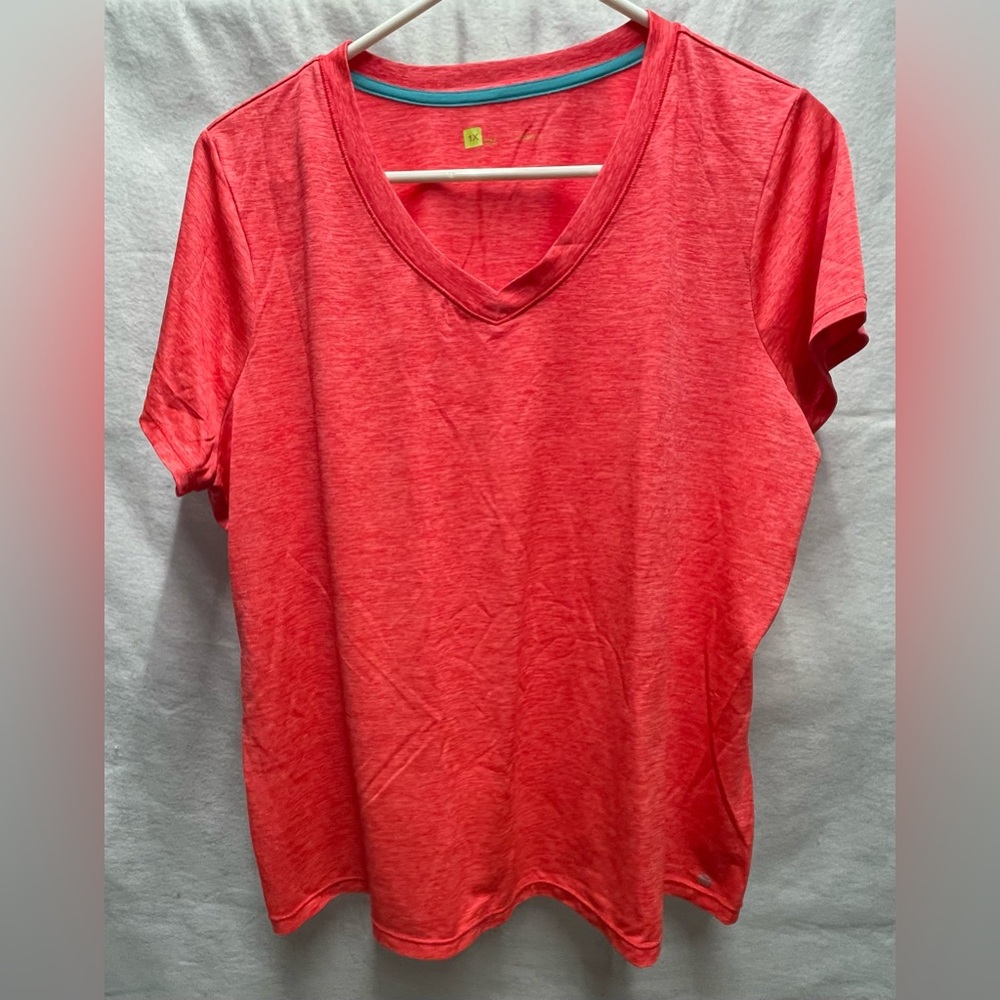 Xersion short sleeved V-neck shirt
